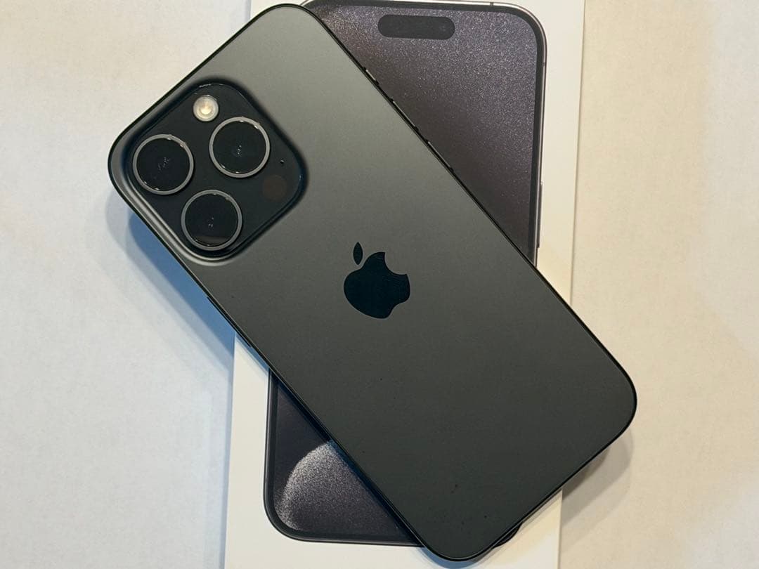 Apple iPhone 15 Pro 256GB ブラックチタニウム