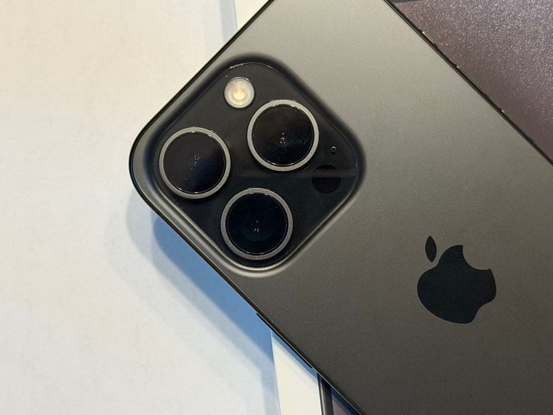 Apple iPhone 15 Pro 256GB ブラックチタニウム