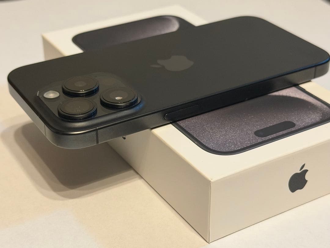 Apple iPhone 15 Pro 256GB ブラックチタニウム