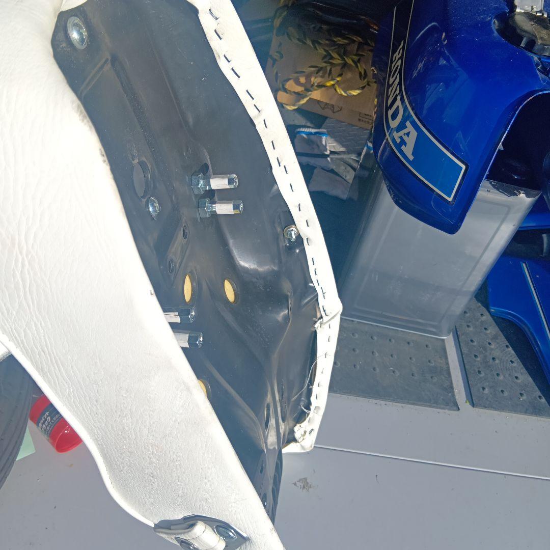 ホーク　角タンク用　３段シート　65cm　 レザー