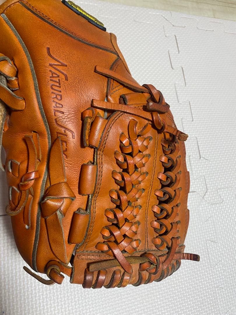 11月30日まで値下げ中　硬式グローブ　ハイゴールド