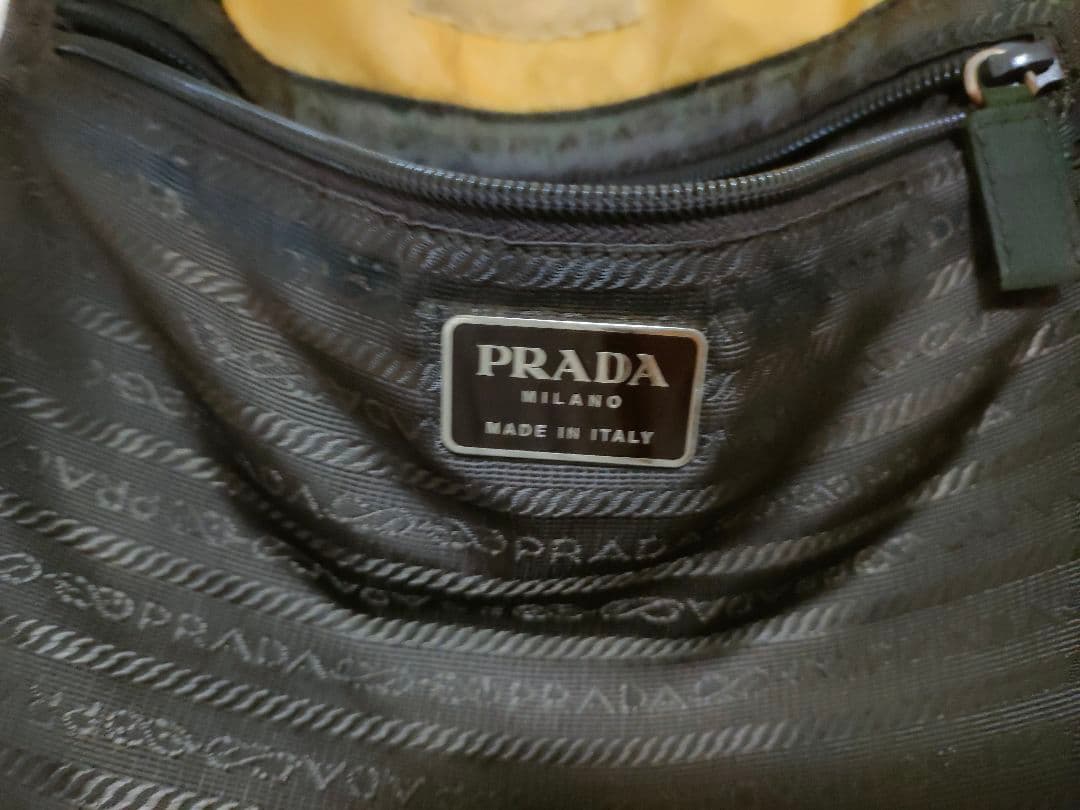 プラダ　イエロートートバッグ