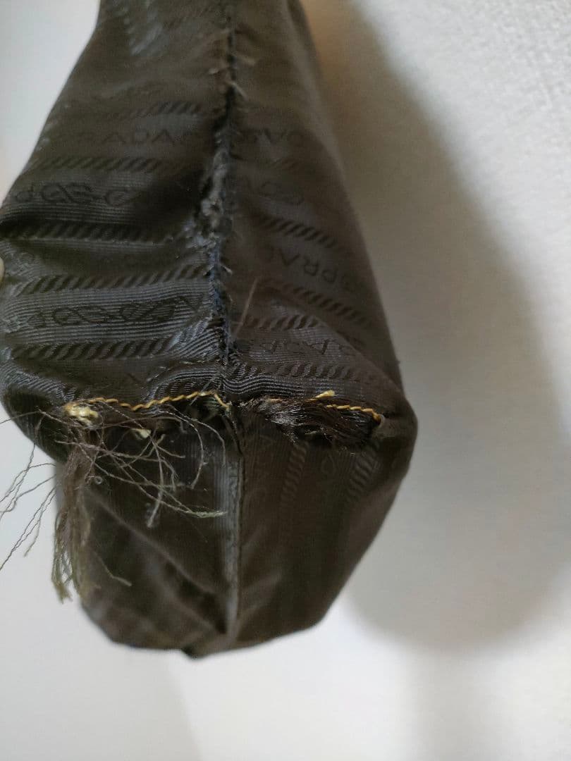 プラダ　イエロートートバッグ