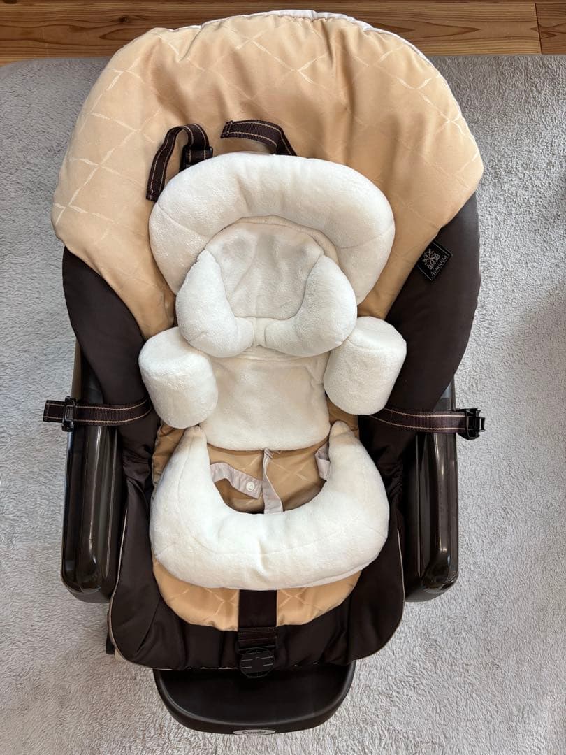 コンビ　ネムリラ AUTO SWING BEDi