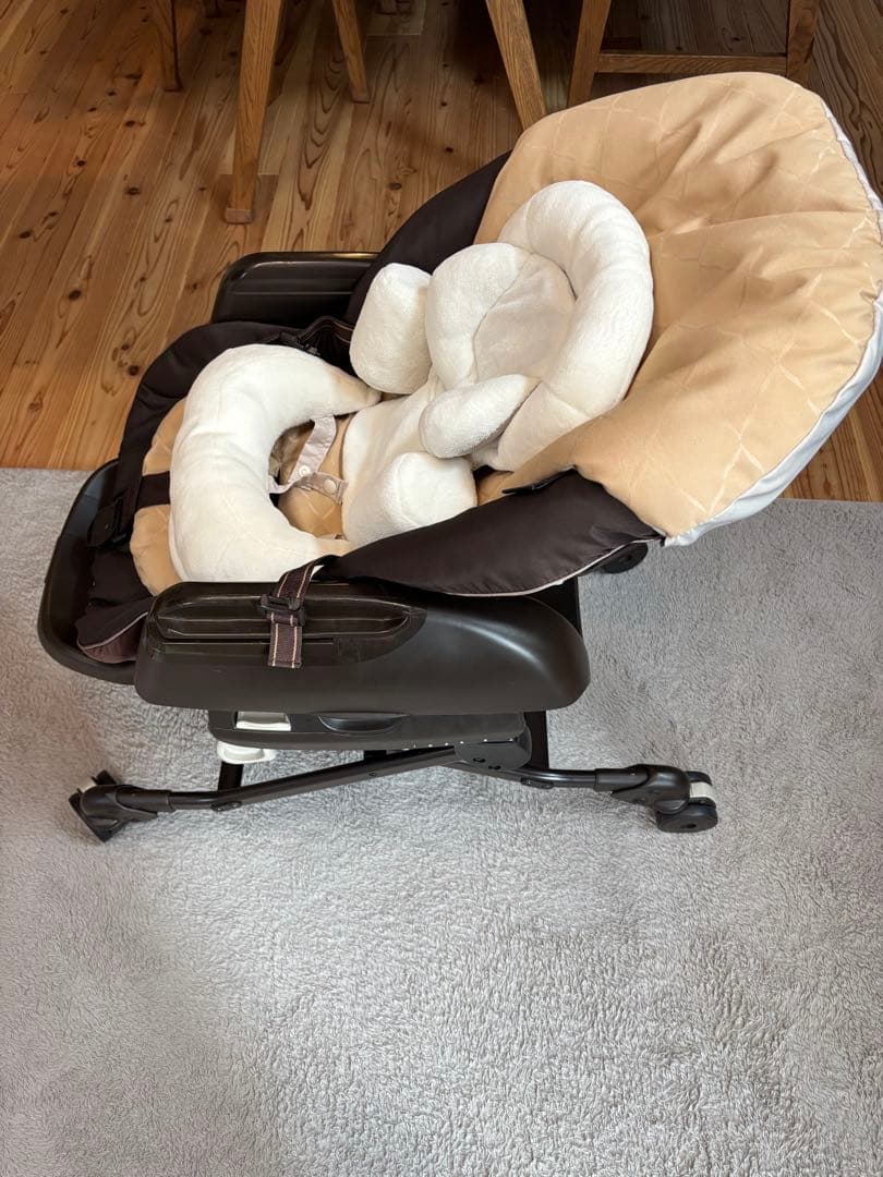 コンビ　ネムリラ AUTO SWING BEDi