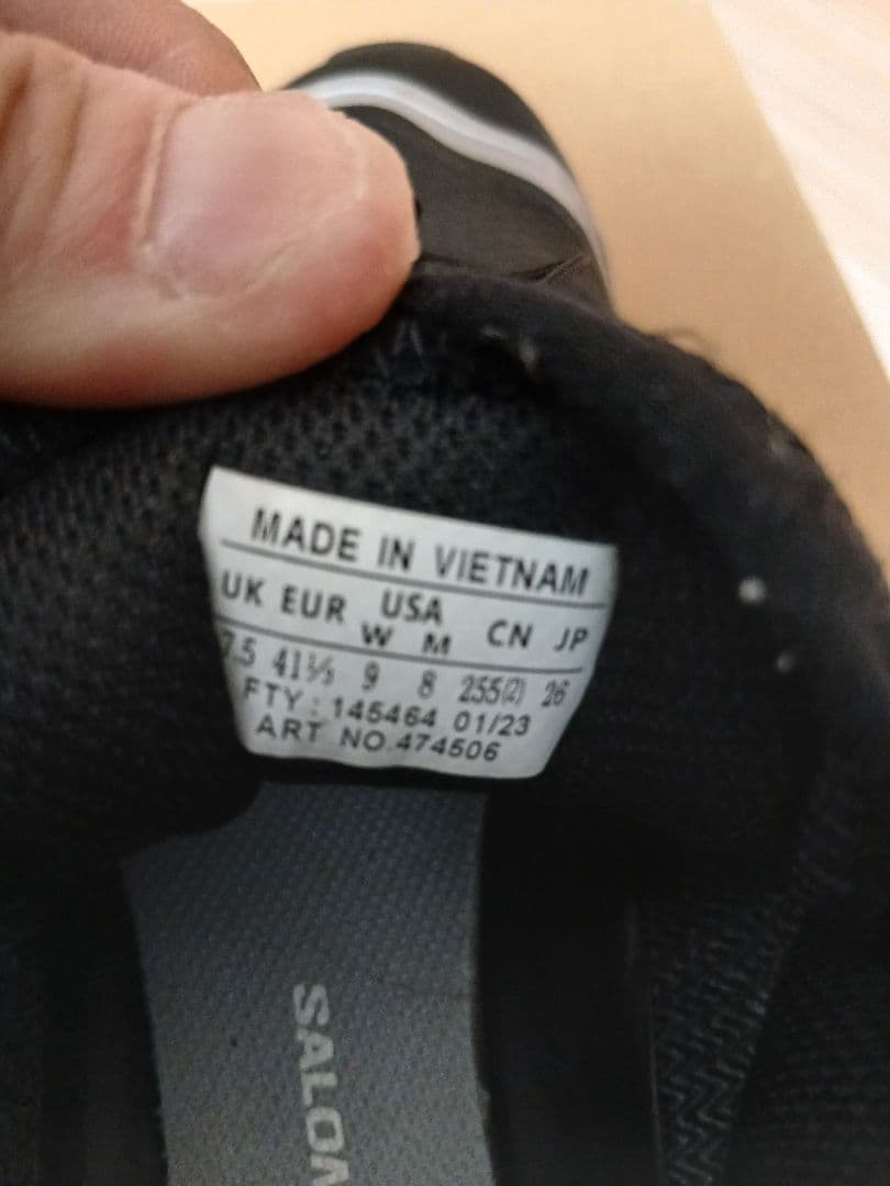 チョコ　Salomon XT-6 GTX ブラック/シルバー