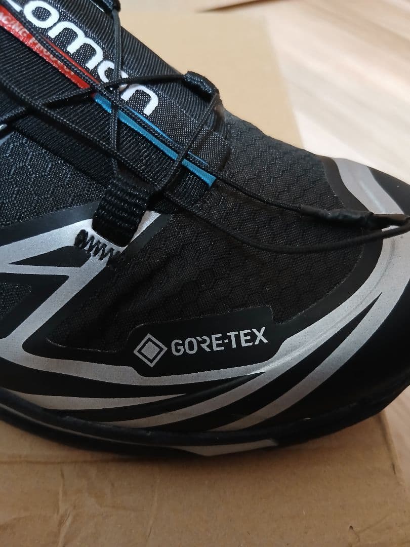 チョコ　Salomon XT-6 GTX ブラック/シルバー