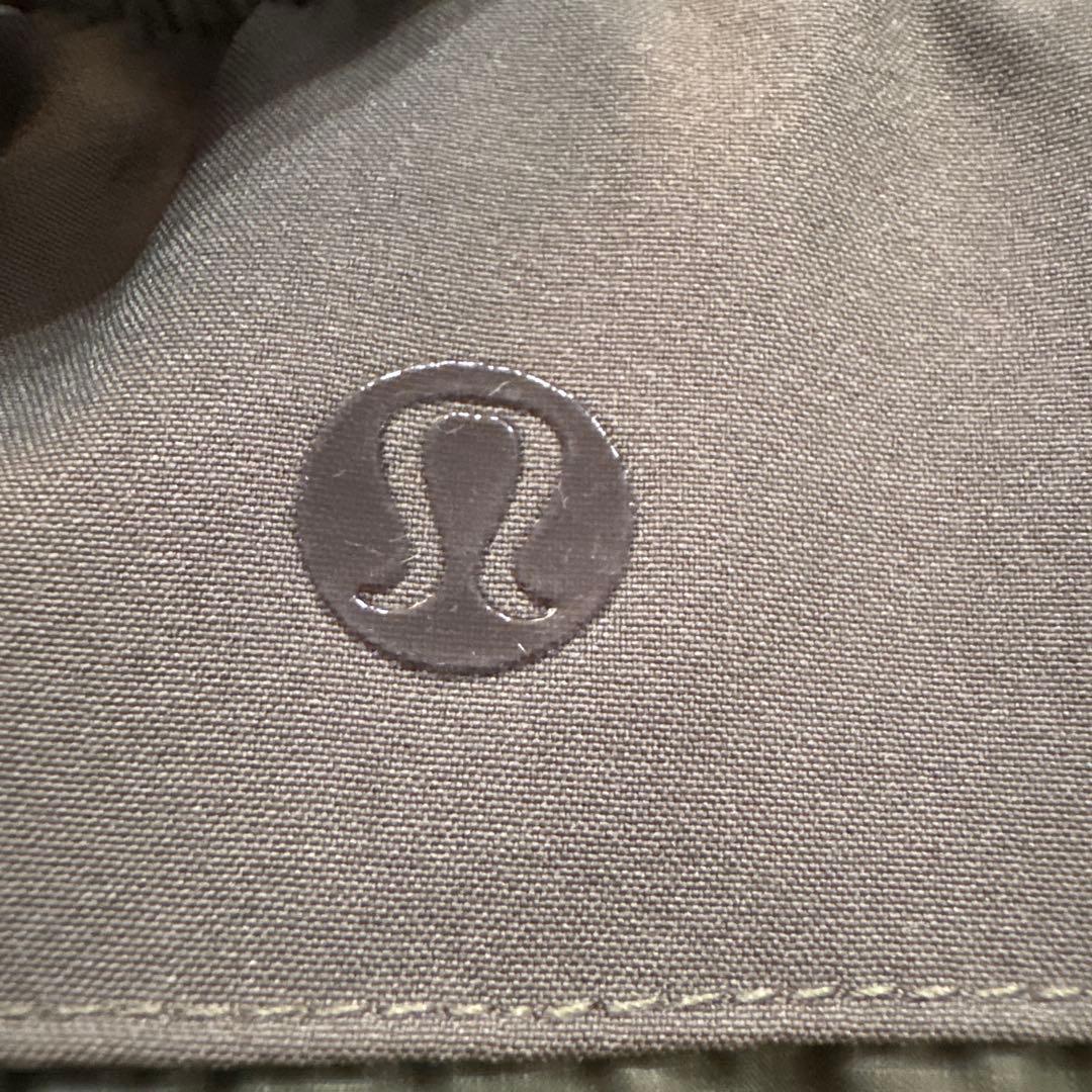 LuluLemon ダウンジャケット オリーブグリーン 男女兼用 定価3万円程！
