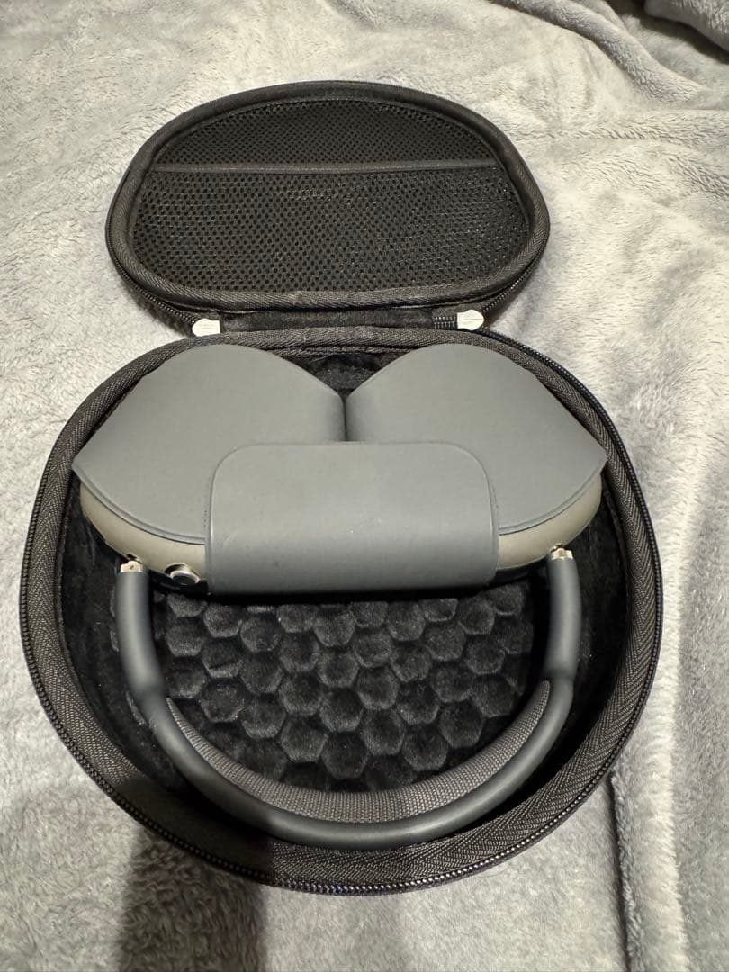 Apple AirPodsMax ハードケース付