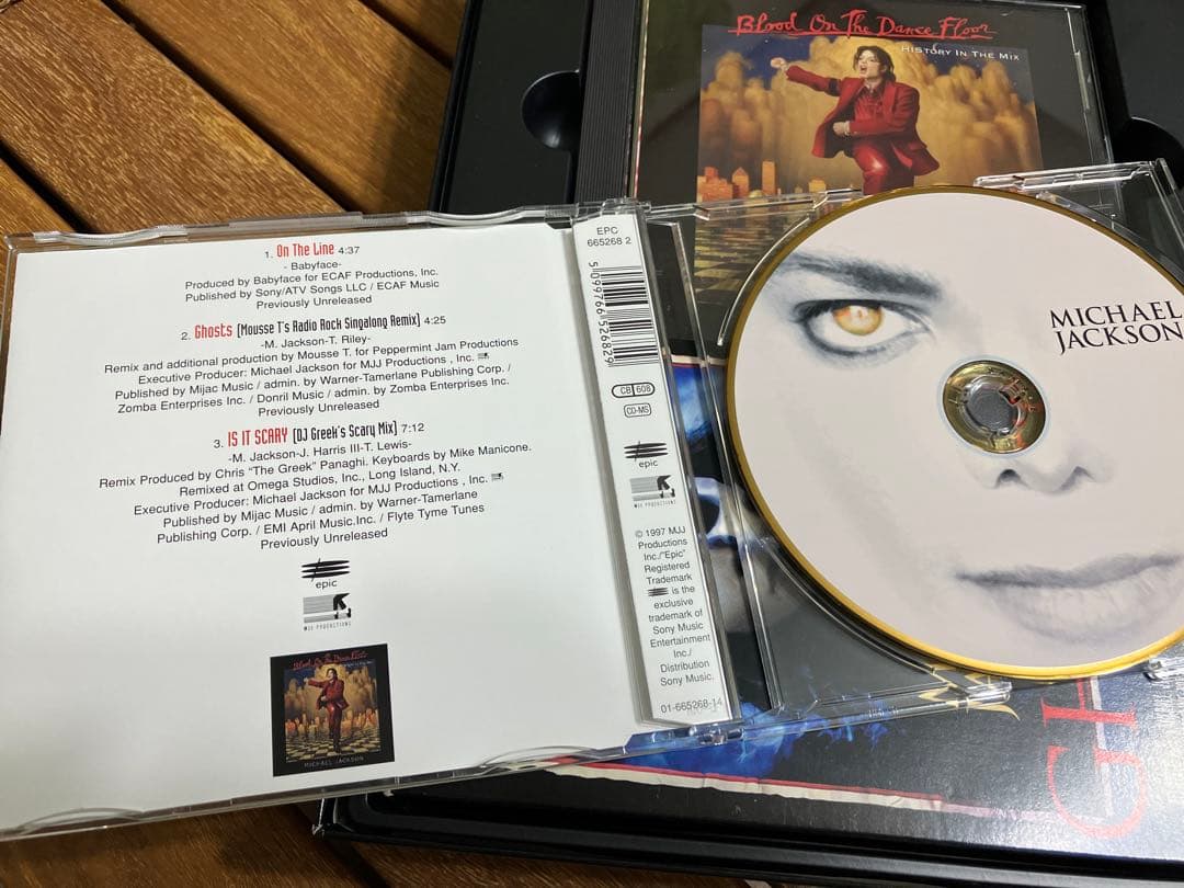 [訳あり]マイケル•ジャクソンGHOSTS デラックスコレクターズボックスセット