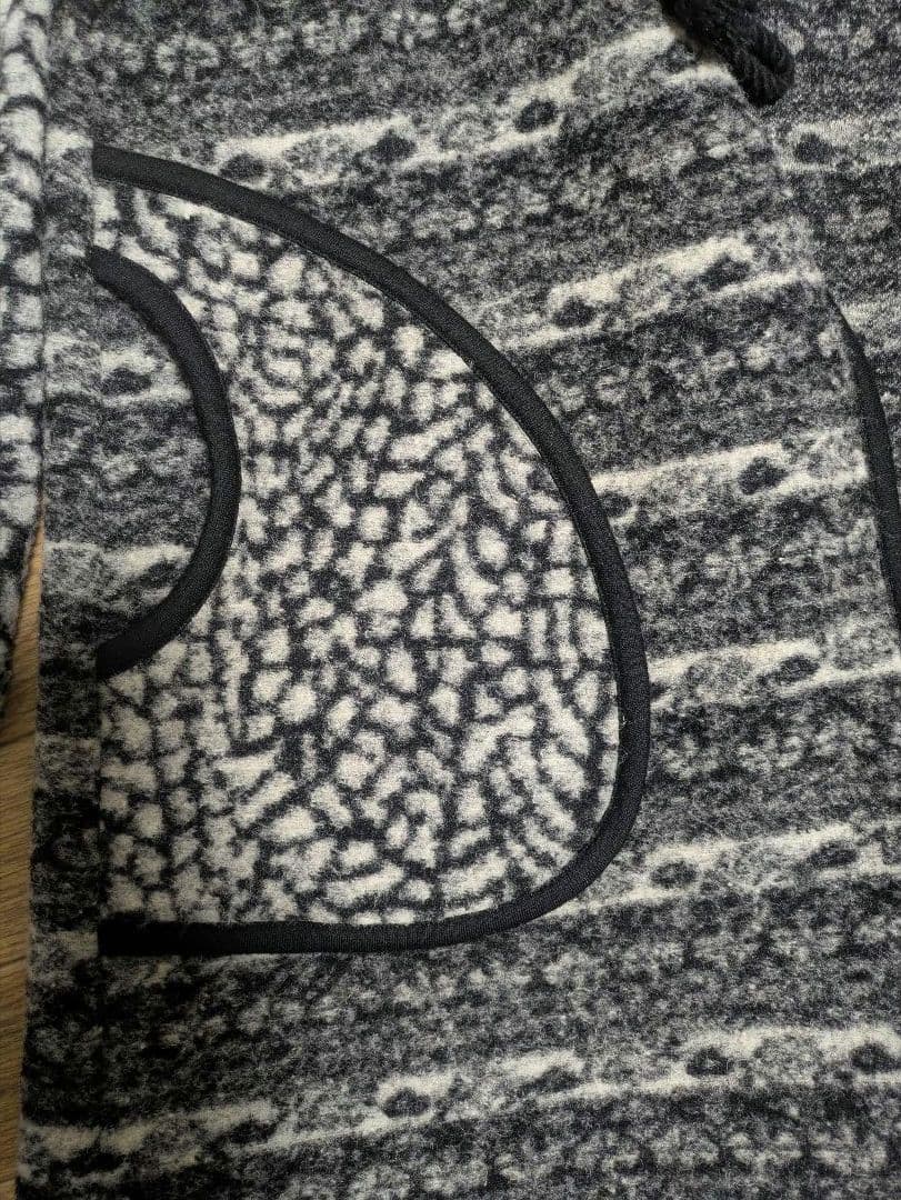 アルベロベロ♥️ぶたさんキラキラフード付き軽いダッフルコート ゼブラ柄？白黒