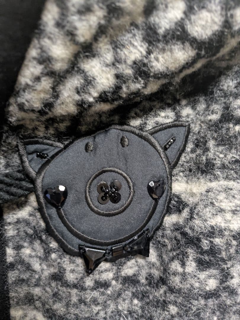 アルベロベロ♥️ぶたさんキラキラフード付き軽いダッフルコート ゼブラ柄？白黒