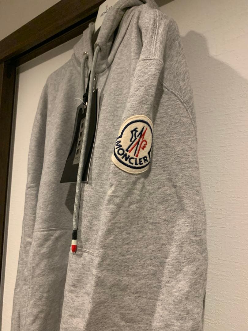 新品未使用　国内正規店購入　MONCLER ジップパーカー　モンクレール