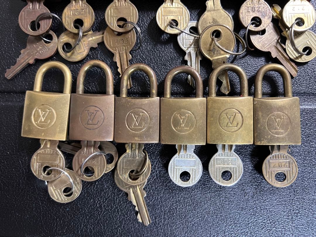 LOUIS VUITTON ルイヴィトン南京錠 カデナと鍵パドロック13点セット