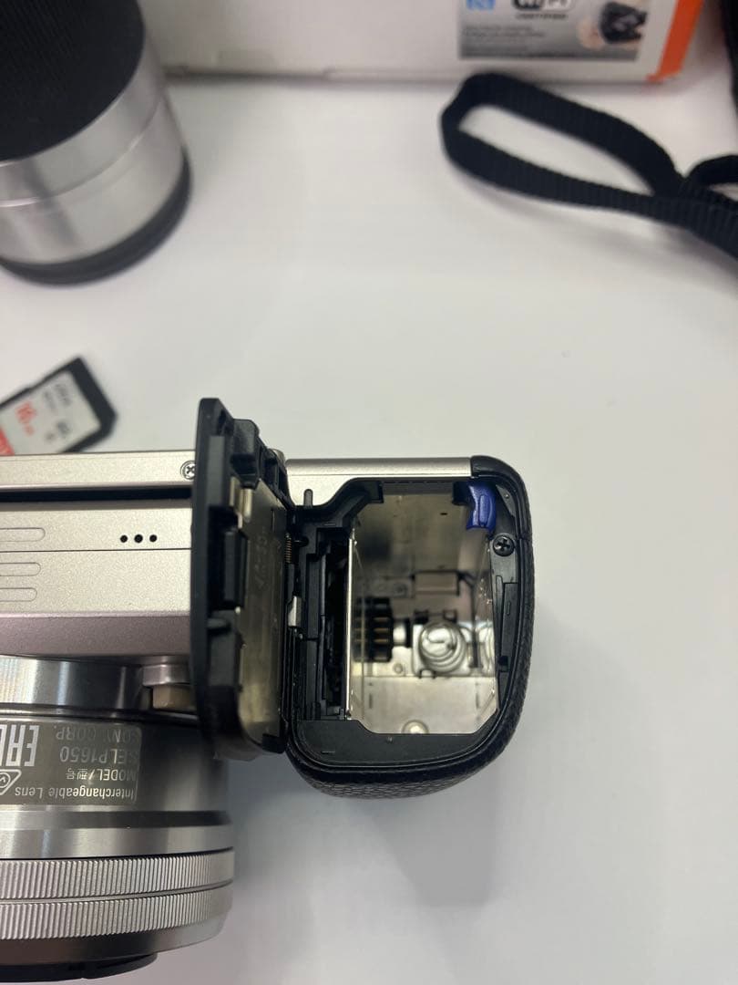 【返品保証・動作良好】SONY α6000 ダブルズームレンズキット シルバー