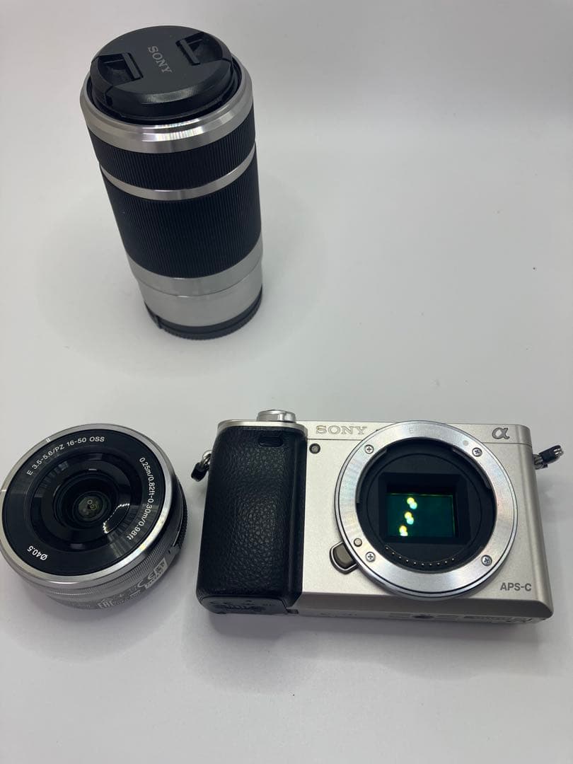 【返品保証・動作良好】SONY α6000 ダブルズームレンズキット シルバー