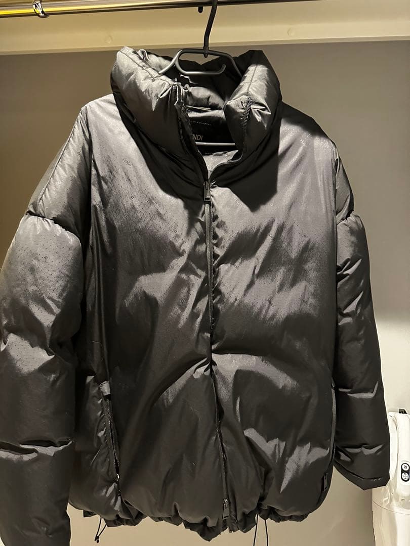 FENDI ブラック ダウンジャケット フード付き