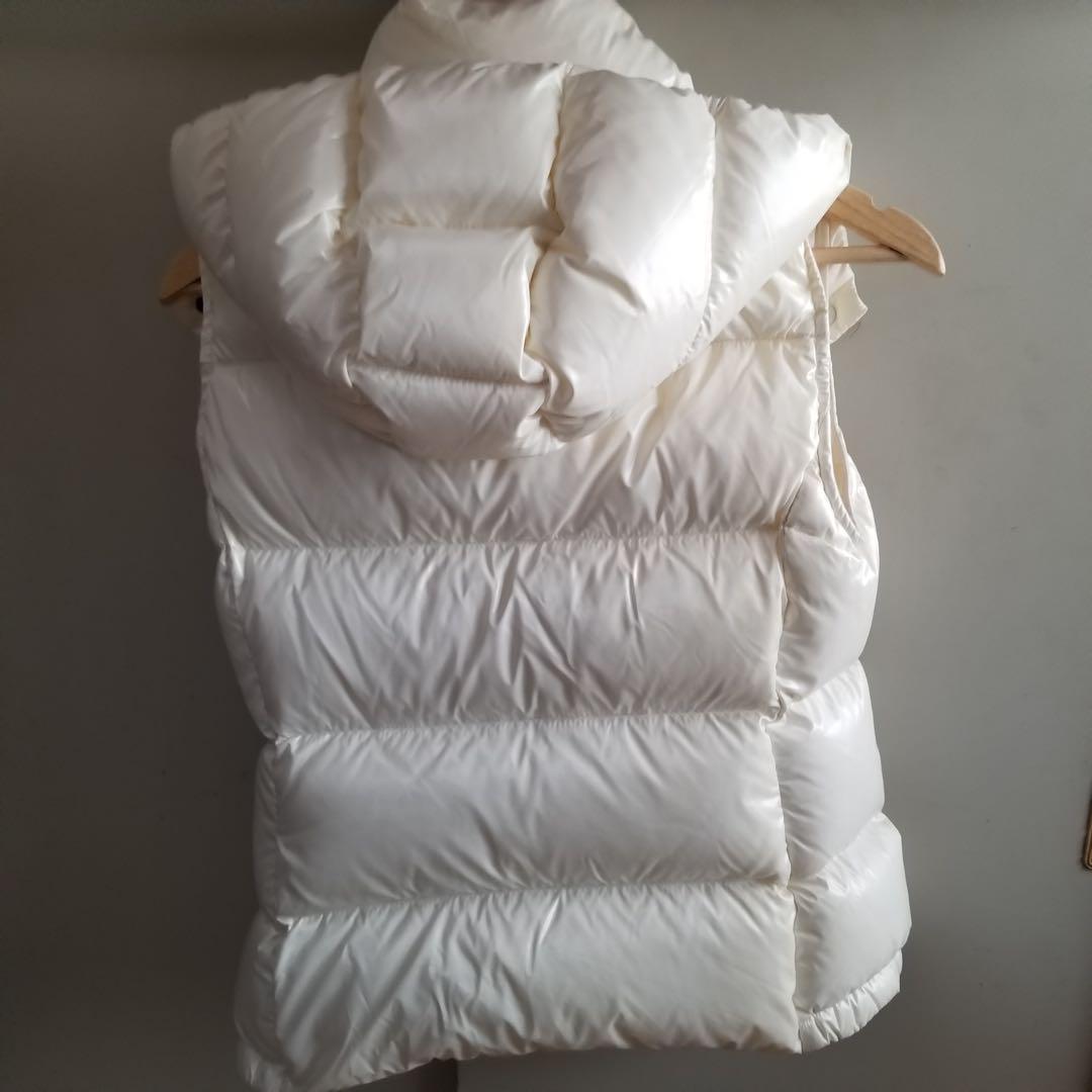 破格値価格　モンクレール　白ダウンベストフード付き　人気デザイン　正規品