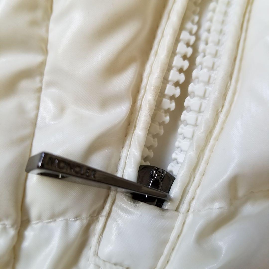 破格値価格　モンクレール　白ダウンベストフード付き　人気デザイン　正規品