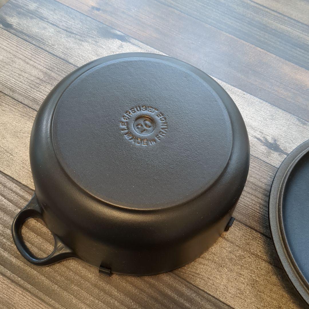 値下げ　フランス製　 ル・クルーゼ 20cm 黒 ブラックマット シルバーツマミ