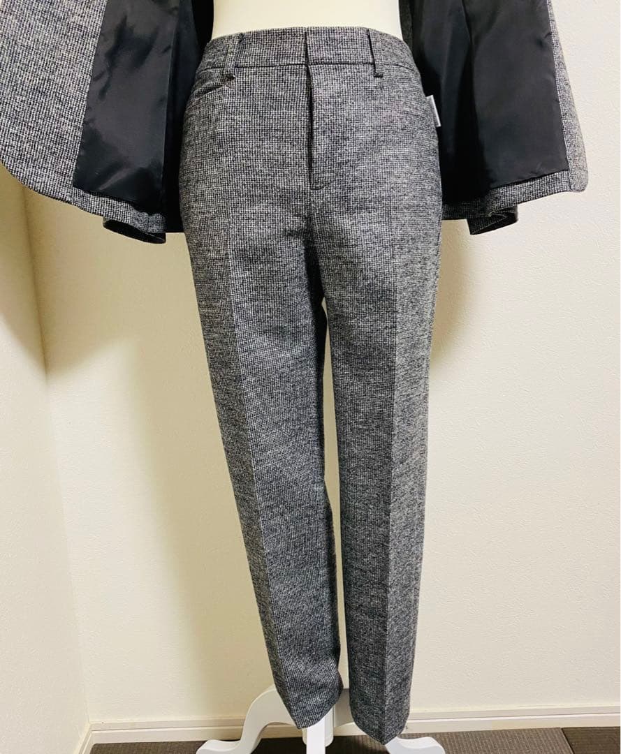 【新品・美品】マッキントッシュ　パンツスーツ　卒業式　入学式　グレー