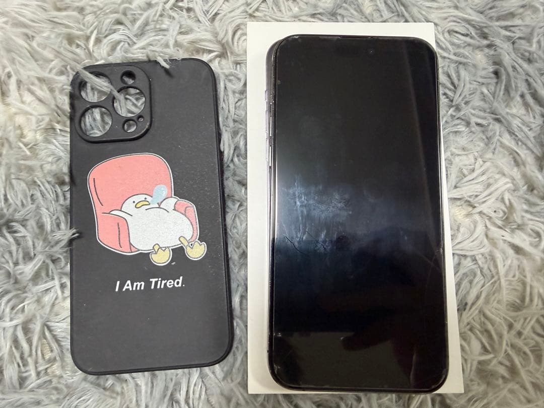 iPhone 14 Pro Max ディープ・パープルケース付き