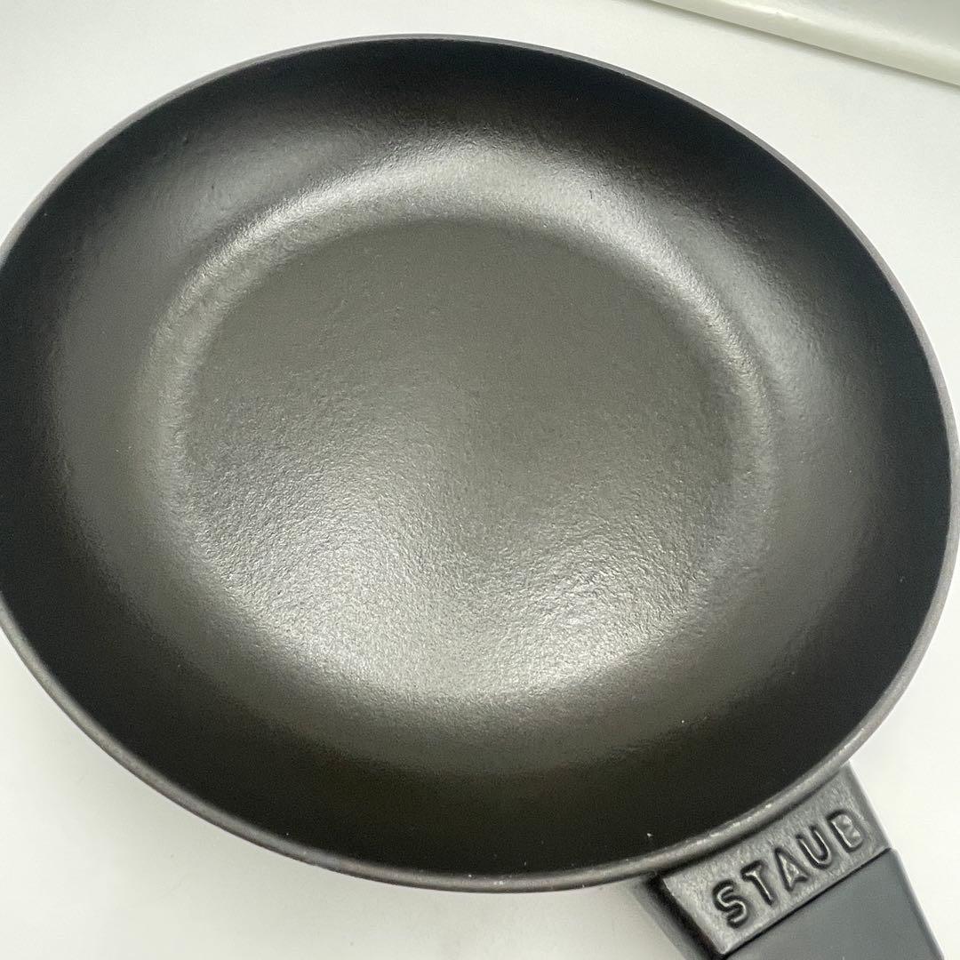 美品】ストウブ（Staub）ウッドハンドルフライパン 24cm IH/ガス火対応