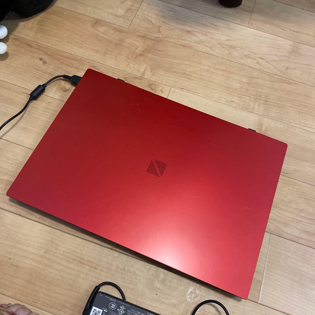 レッド ノートPC フルHDディスプレイ