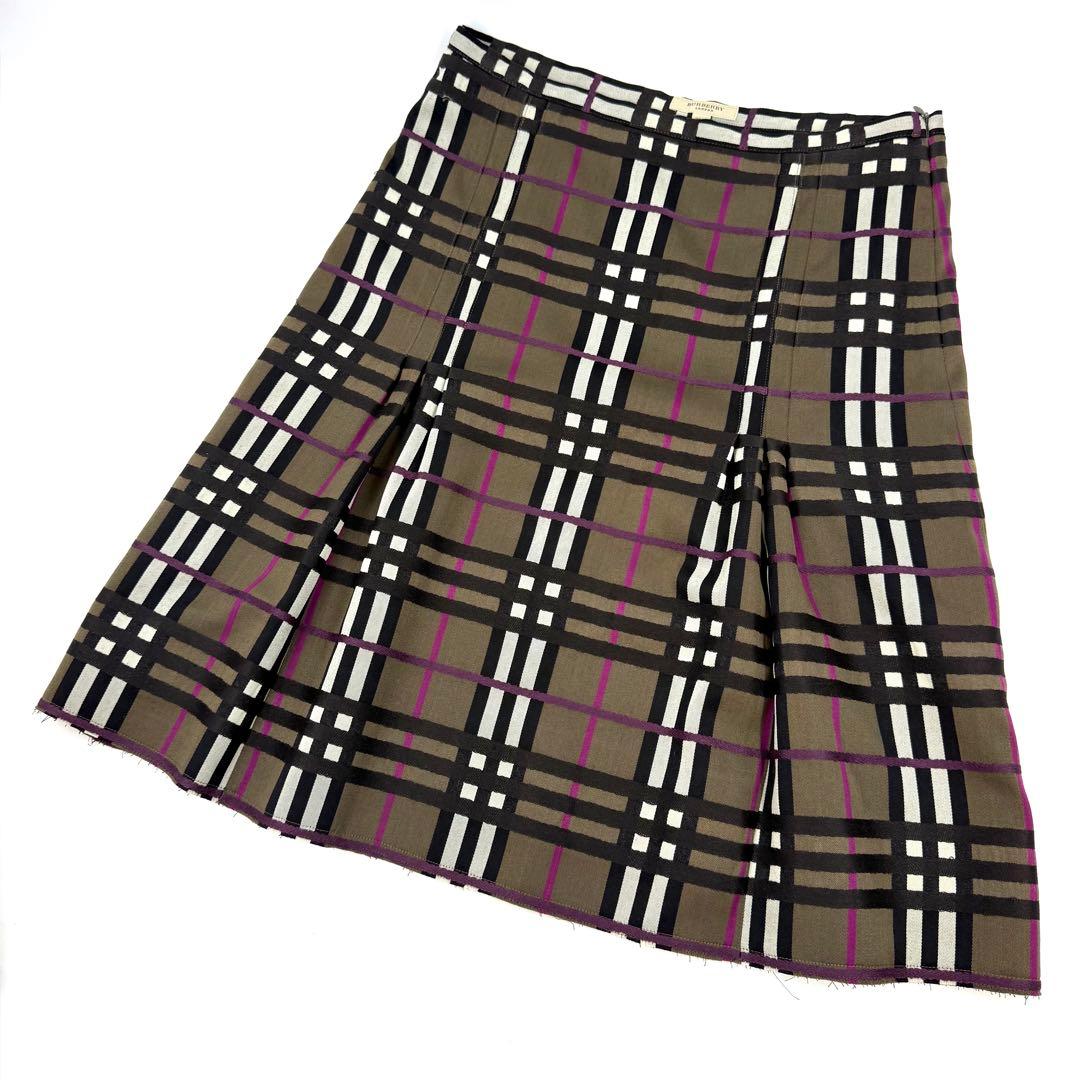 【未使用美品】Burberry チェック柄 フレアスカート