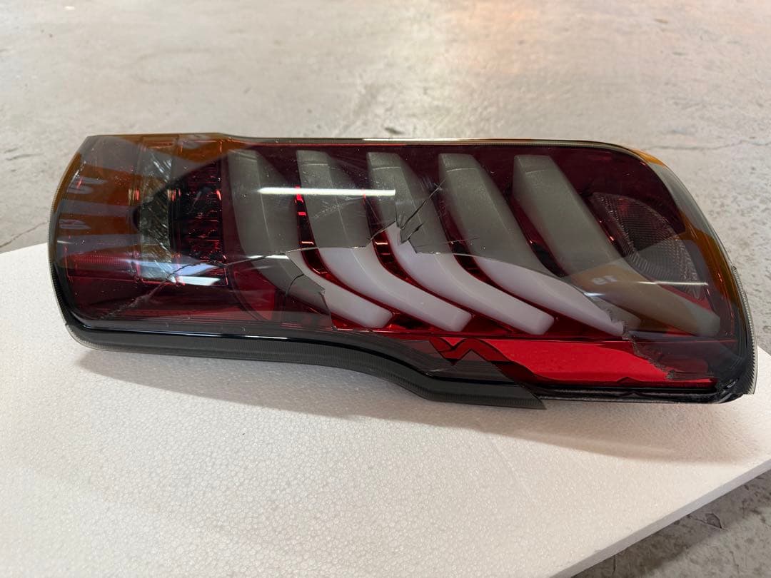 NV350 キャラバン Valenti ヴァレンティ テールランプ