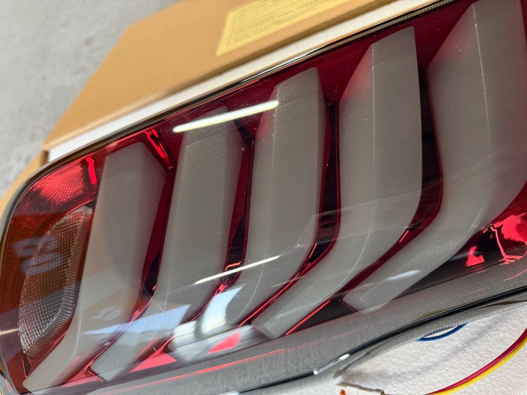 NV350 キャラバン Valenti ヴァレンティ テールランプ