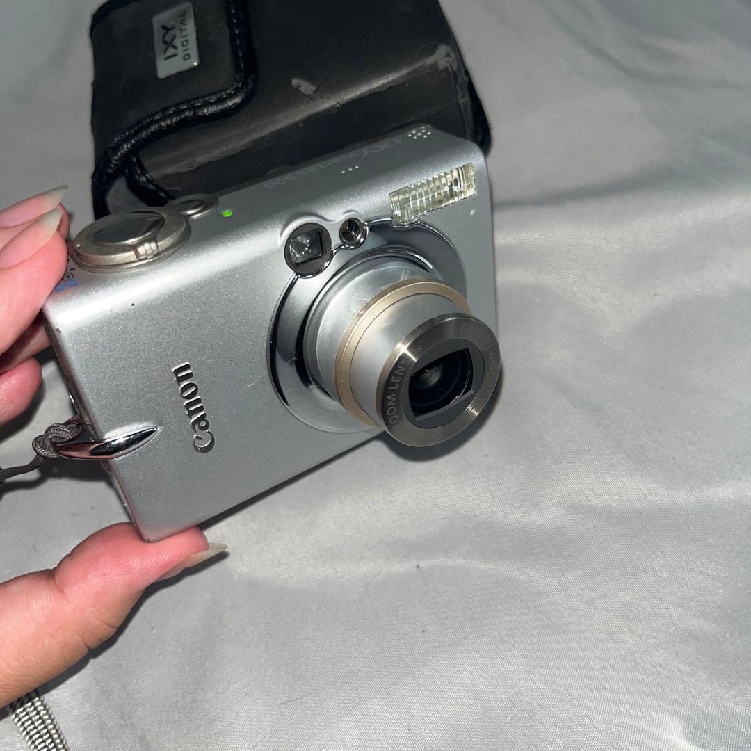 Canon IXY DIGITAL 5.0メガピクセル カメラ ケース付き