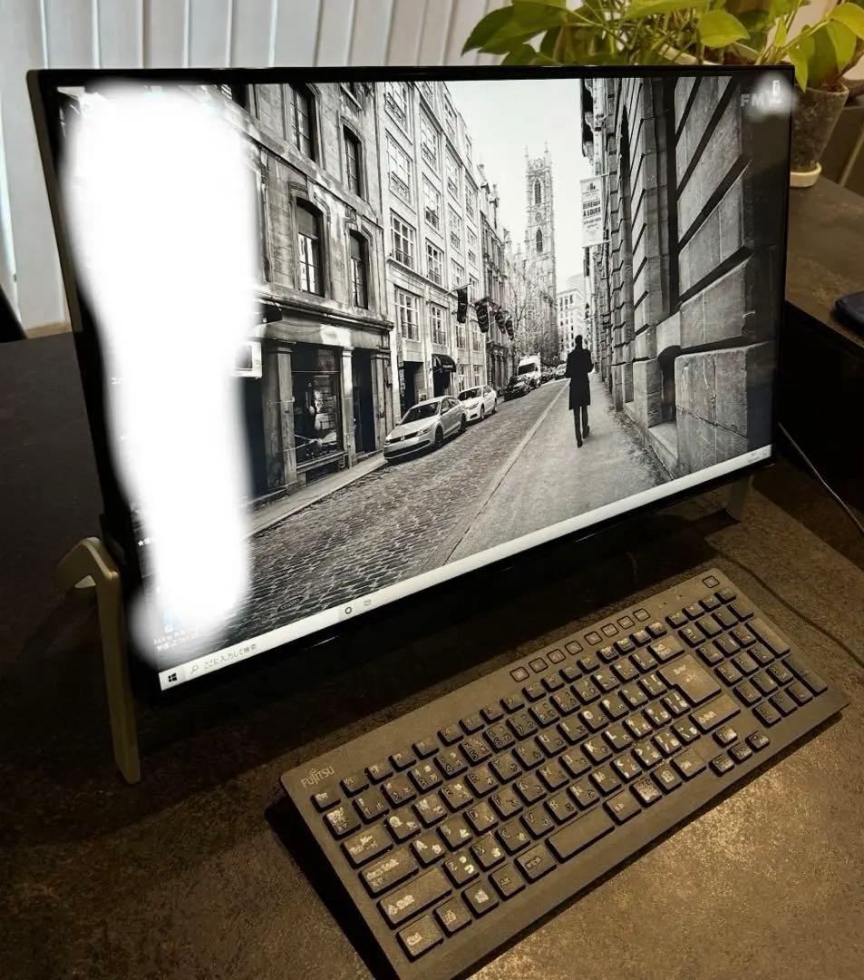 富士通　一体型デスクトップPC FMVF77B3B
