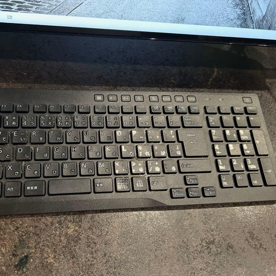 富士通　一体型デスクトップPC FMVF77B3B
