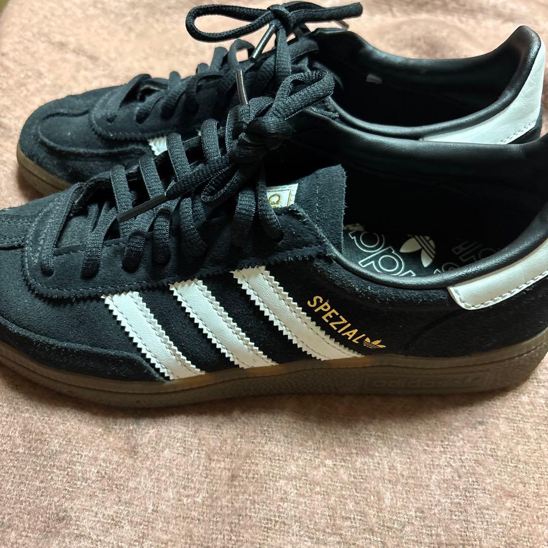 adidas Spezial ブラックスニーカー