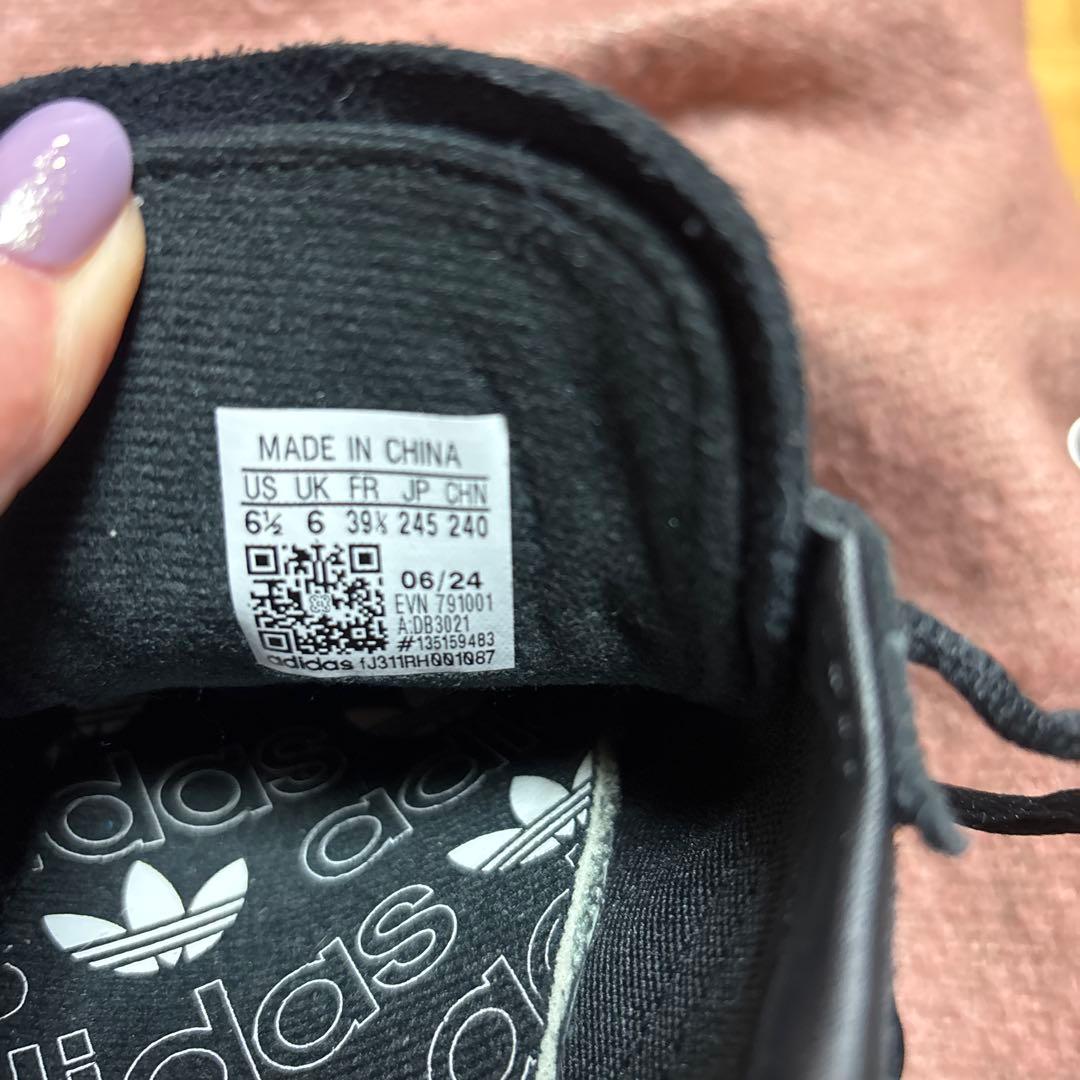 adidas Spezial ブラックスニーカー