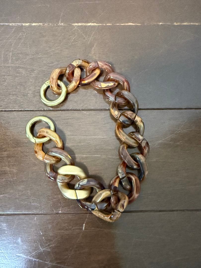 LOUVINI iPhone16pro用ケース