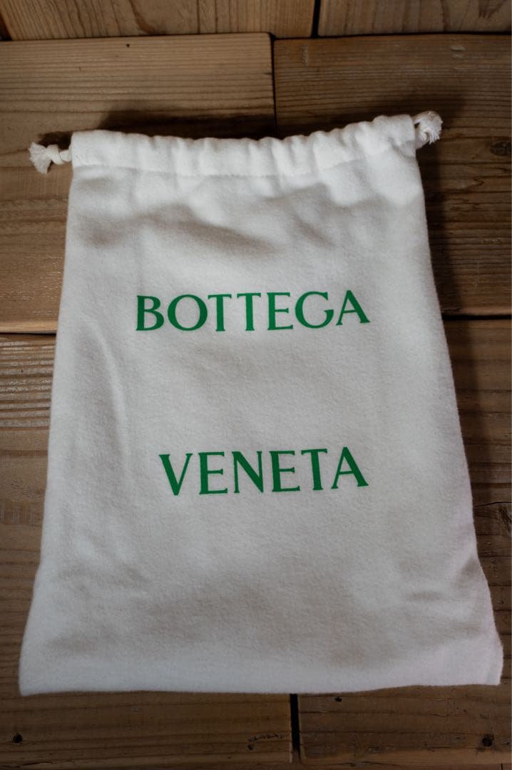 【美品】BOTTEGA VENETA ボディバッグ　マキシイントレ