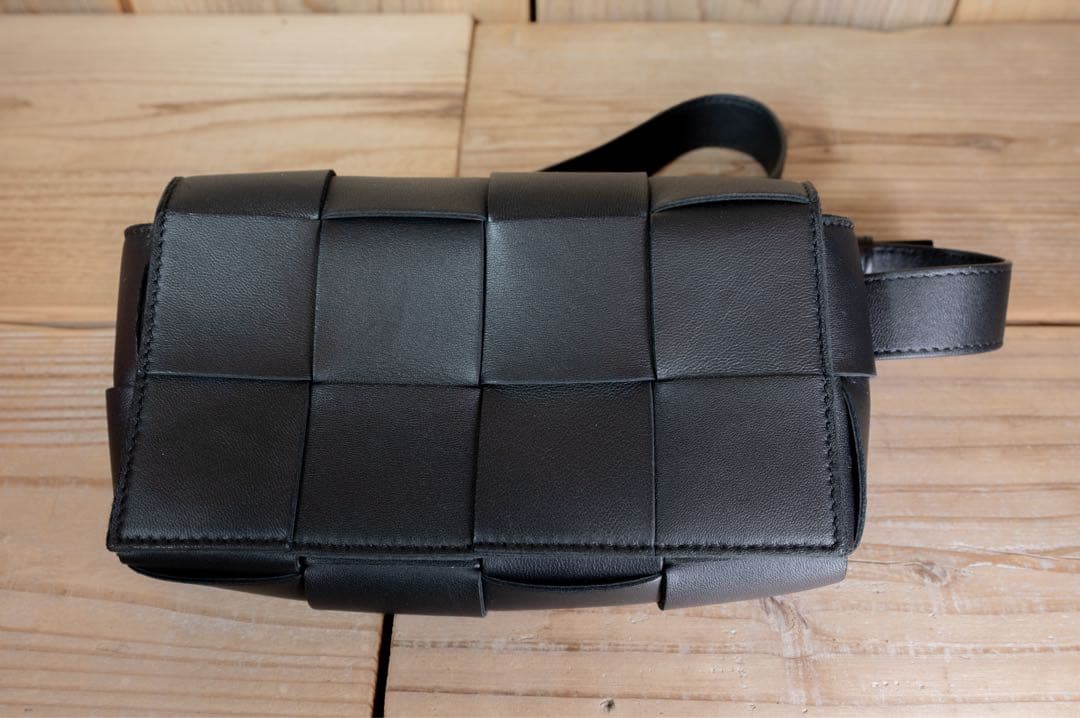 【美品】BOTTEGA VENETA ボディバッグ　マキシイントレ