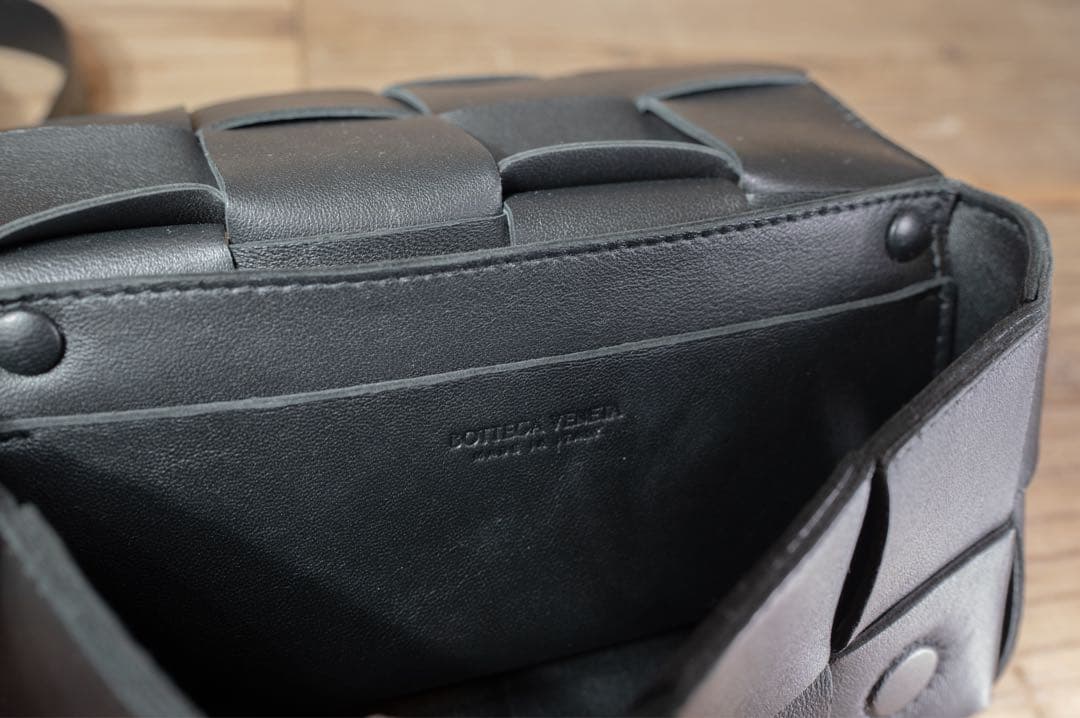 【美品】BOTTEGA VENETA ボディバッグ　マキシイントレ