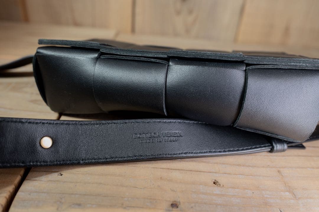 【美品】BOTTEGA VENETA ボディバッグ　マキシイントレ