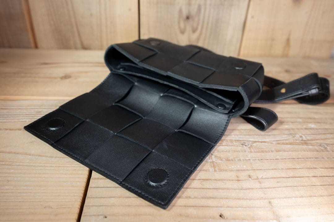 【美品】BOTTEGA VENETA ボディバッグ　マキシイントレ