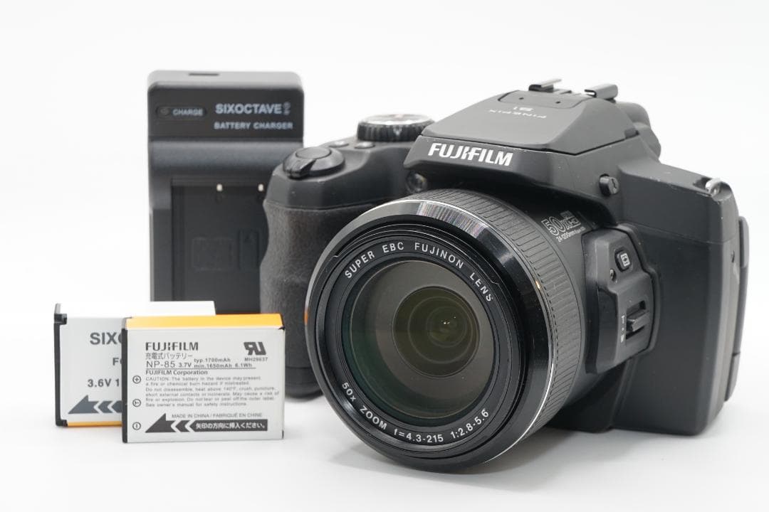 FUJIFILM FINEPIX S1　充電器バッテリー２個付き　実写画像あり