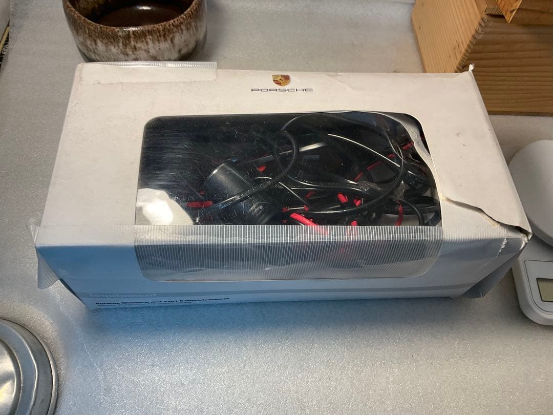 PORSCHE バッテリーチャージャー　Charger ポルシェ