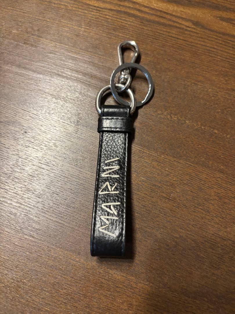 MARNI マルニ　黒 レザー キーホルダー　キーリング