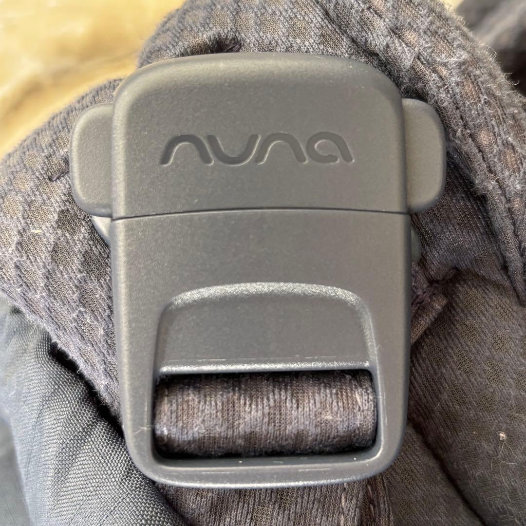 抱っこ紐　nuna ベビーキャリア　カドル　クリック（ナイト）　よだれかけ未使用