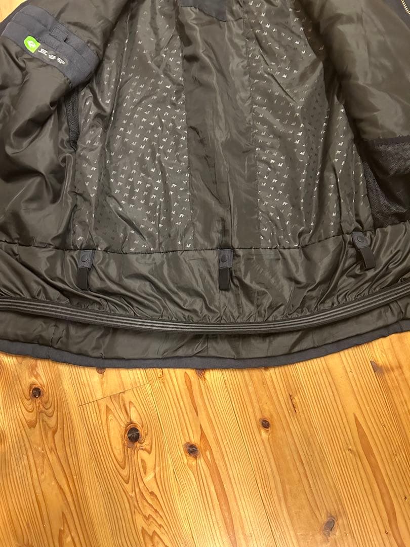 QUIKSILVER MISSION SOLID ジャケット Mサイズ 黒