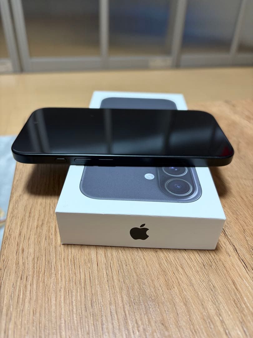 iPhone16 ブラック　128GB本体　付属品あり