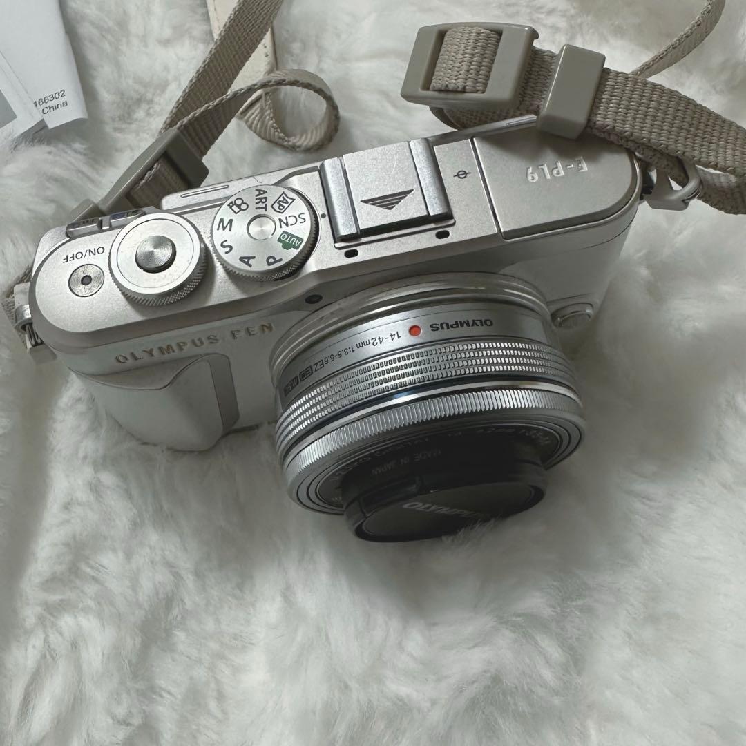 【箱あり】ミラーレスカメラOLYMPUS PEN E-PL9 ダブルズームキット
