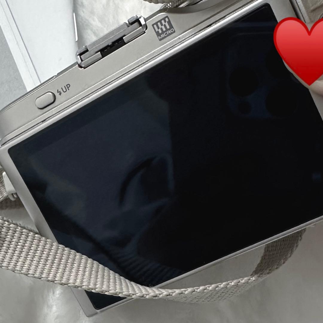 【箱あり】ミラーレスカメラOLYMPUS PEN E-PL9 ダブルズームキット